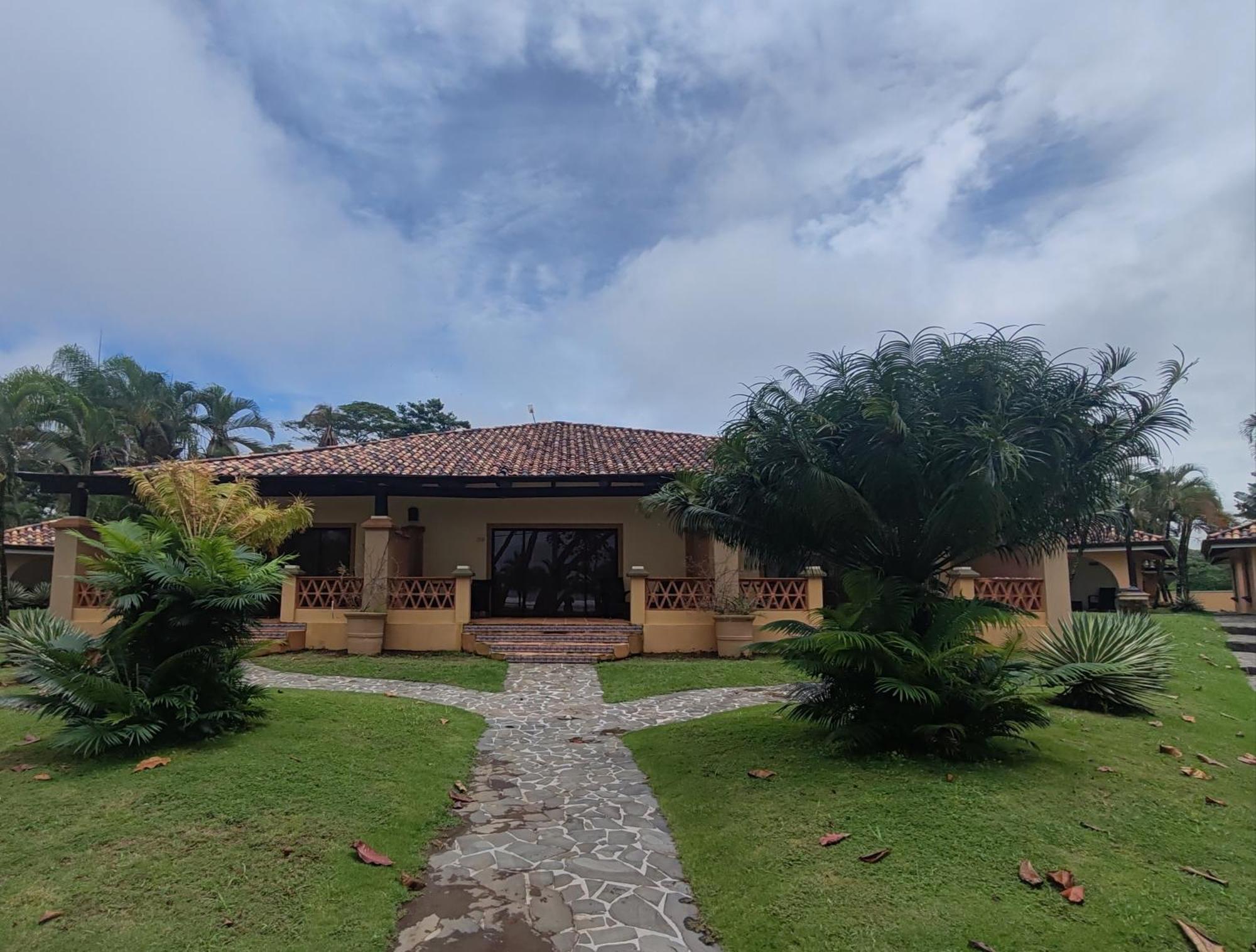 Marenaz Oceanfront Resort Esterillos Este Buitenkant foto